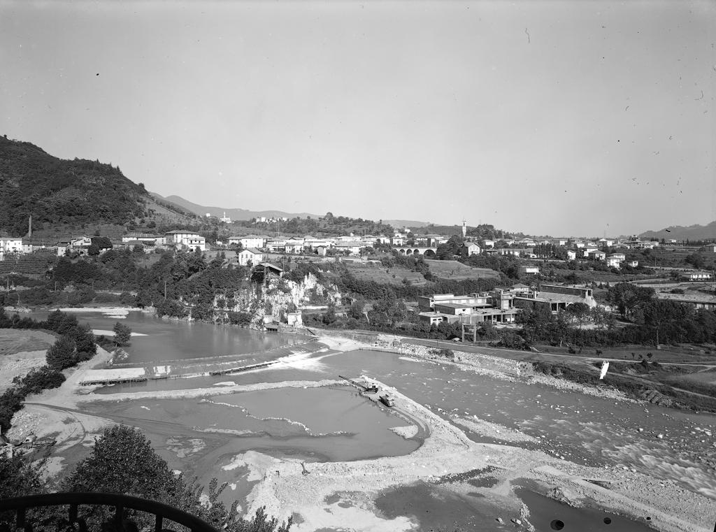 Paesaggio Con Case · Historify