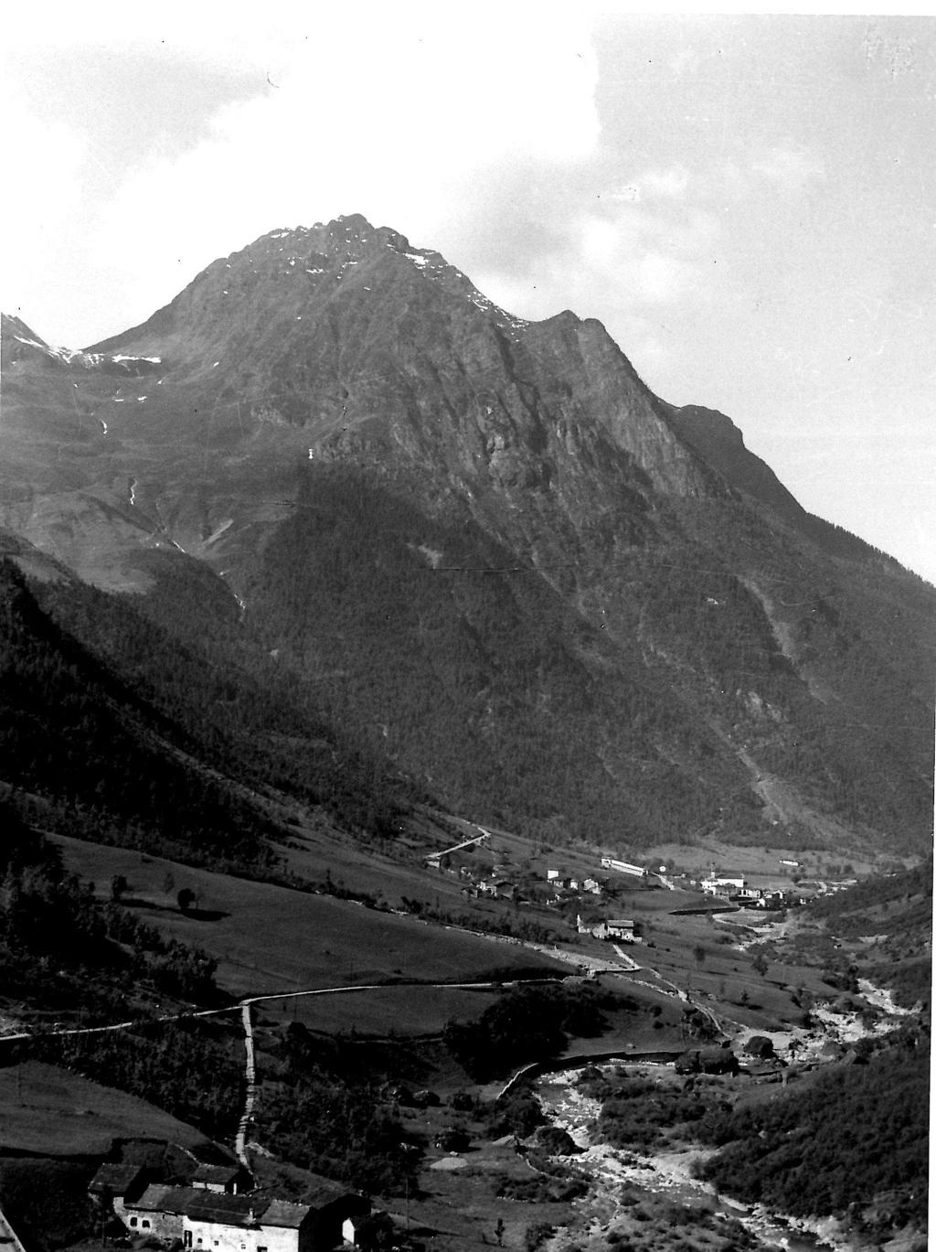 Guardando la valle, Valbondione · Historify