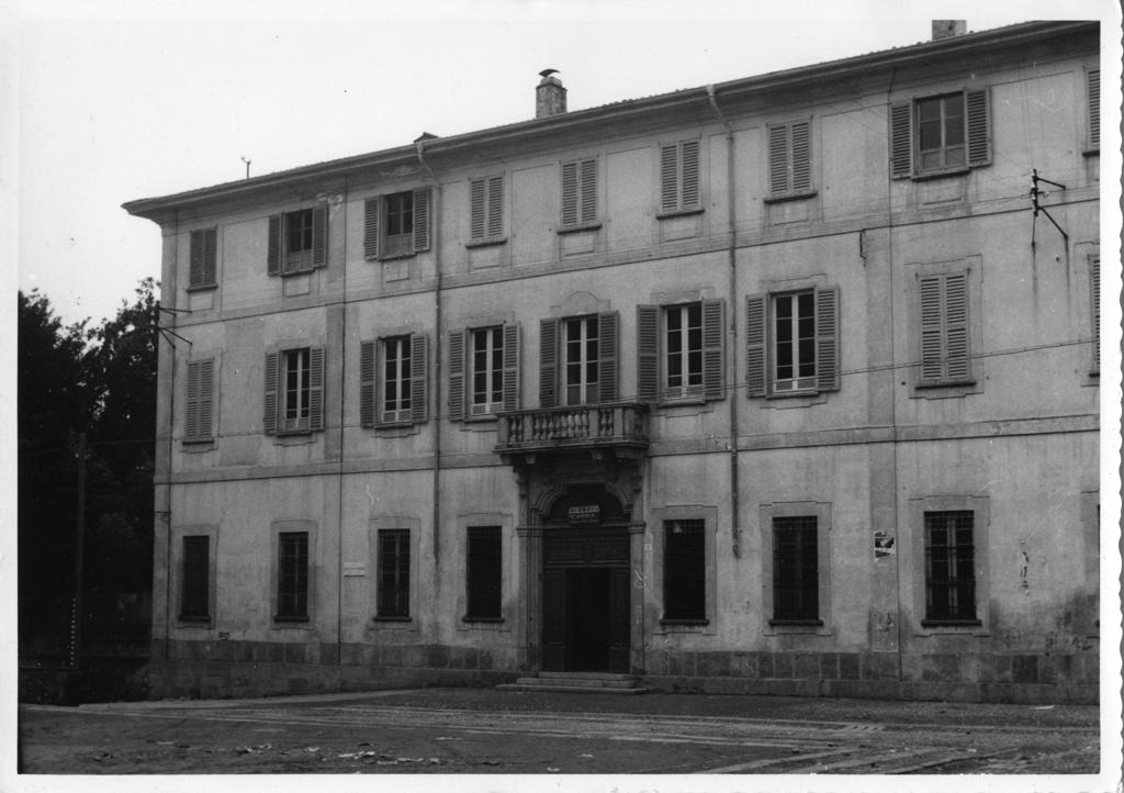 Caseggiato Di Caprino Bergamasco · Historify