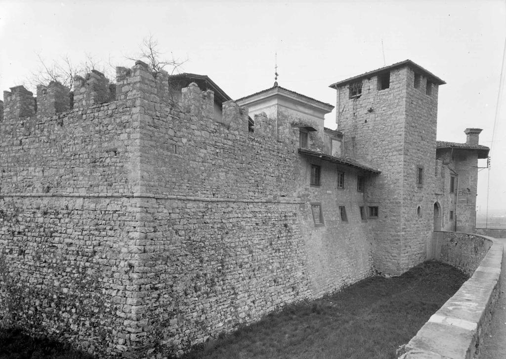 Mura del Castello di Calepio · Historify