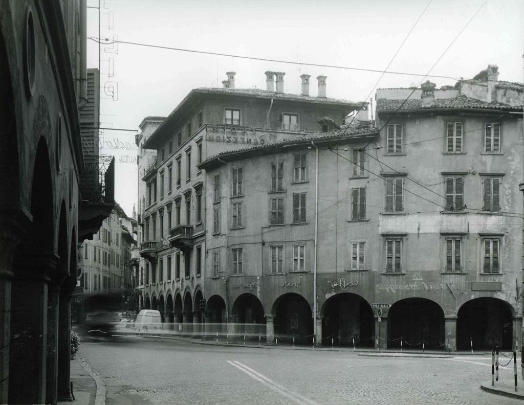 Vista Sui Portici · Historify