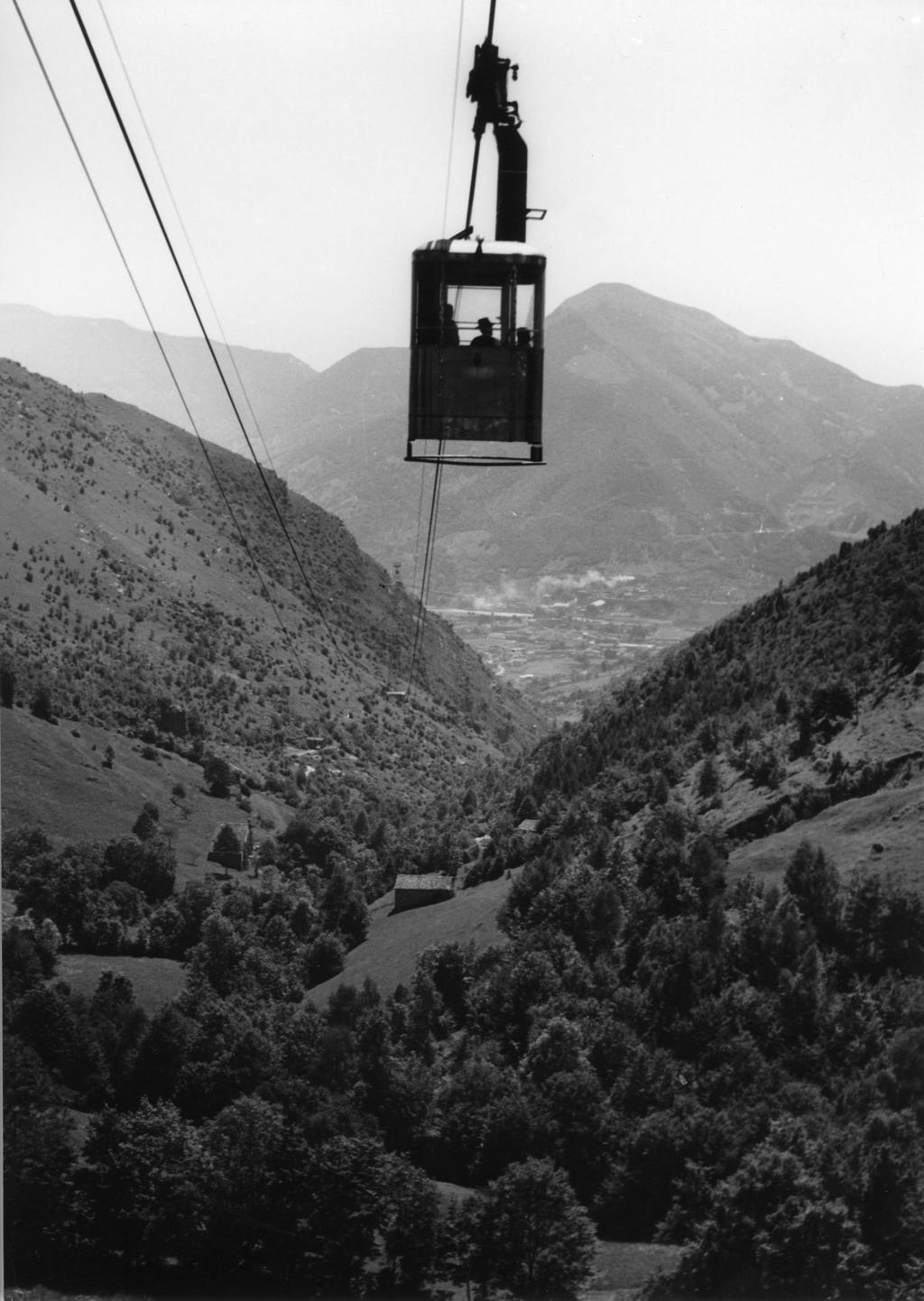 Vista a valle dalla funivia · Historify