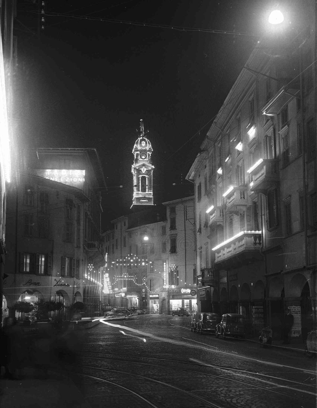 Campanile Illuminato · Historify