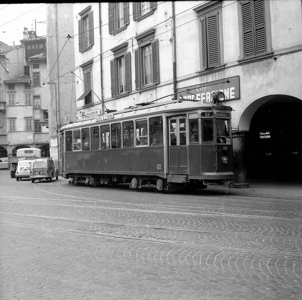 Tram · Historify
