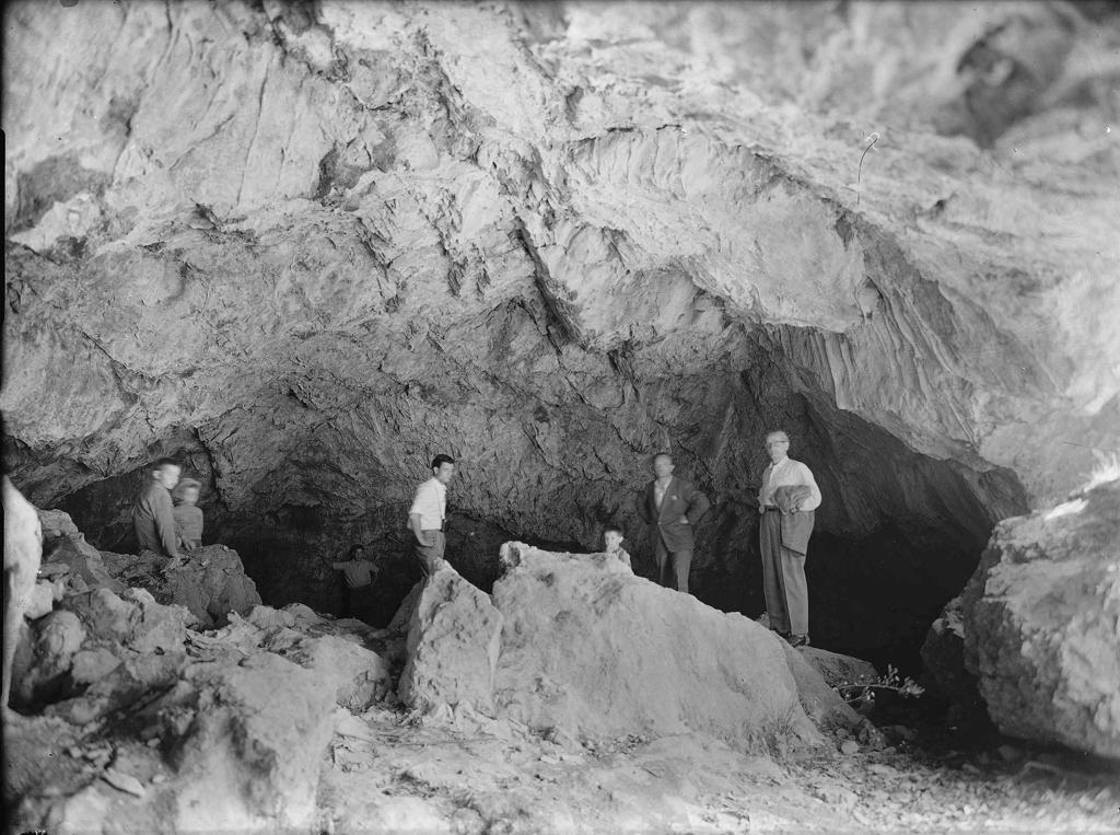 Nella Grotta · Historify